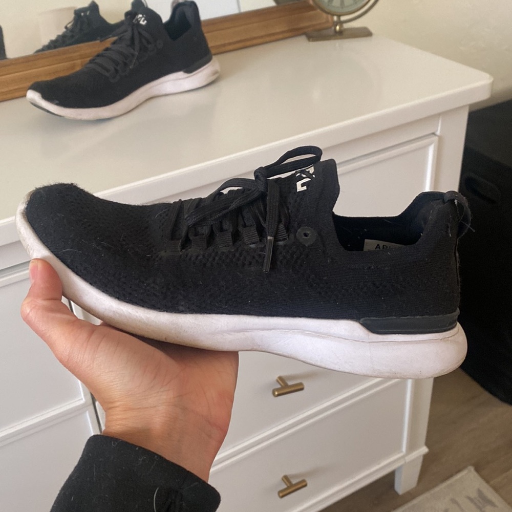 Black APL techloom breeze sneaker size 8 - Picture 2 of 3